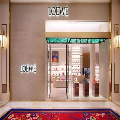 Vitrine en bois pour chaussures