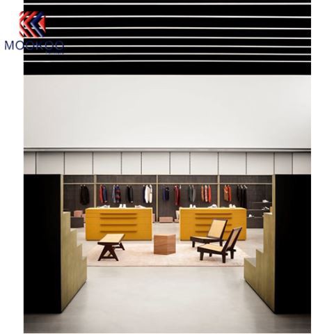 Supports métalliques pour vêtements